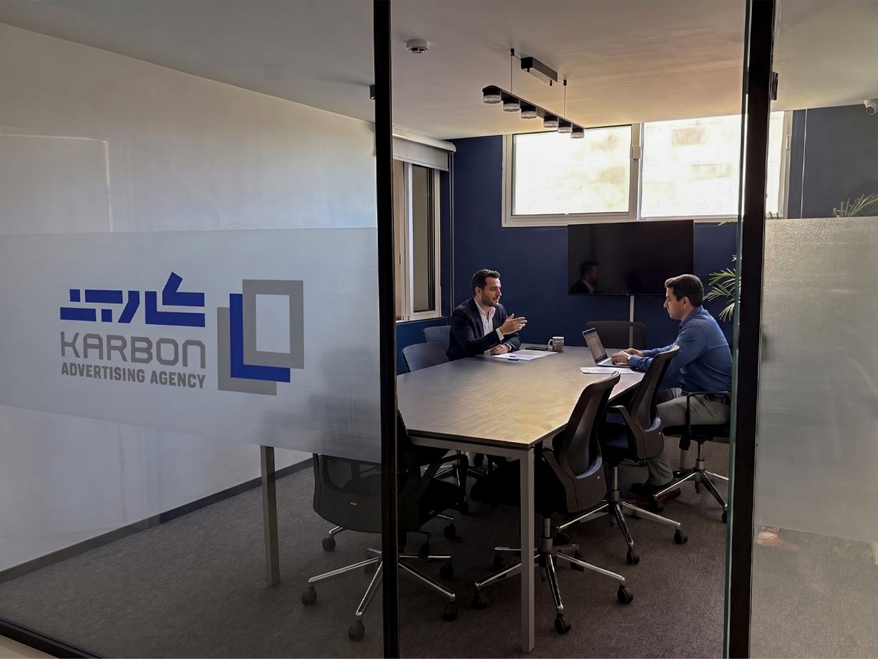 جلسه تیم کاربُن در دفتر مرکزی