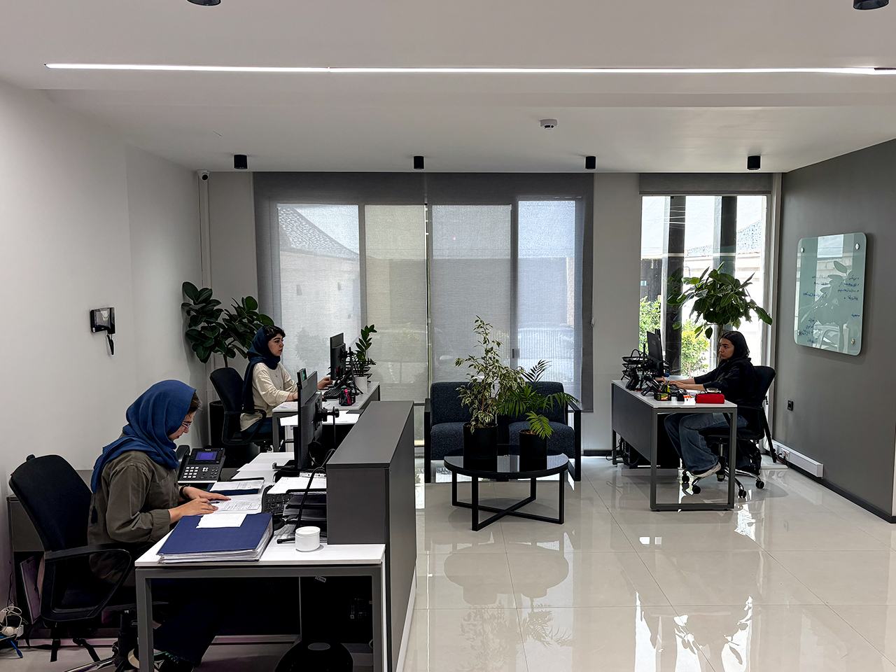 اتاق کار تیم کاربُن در مشهد